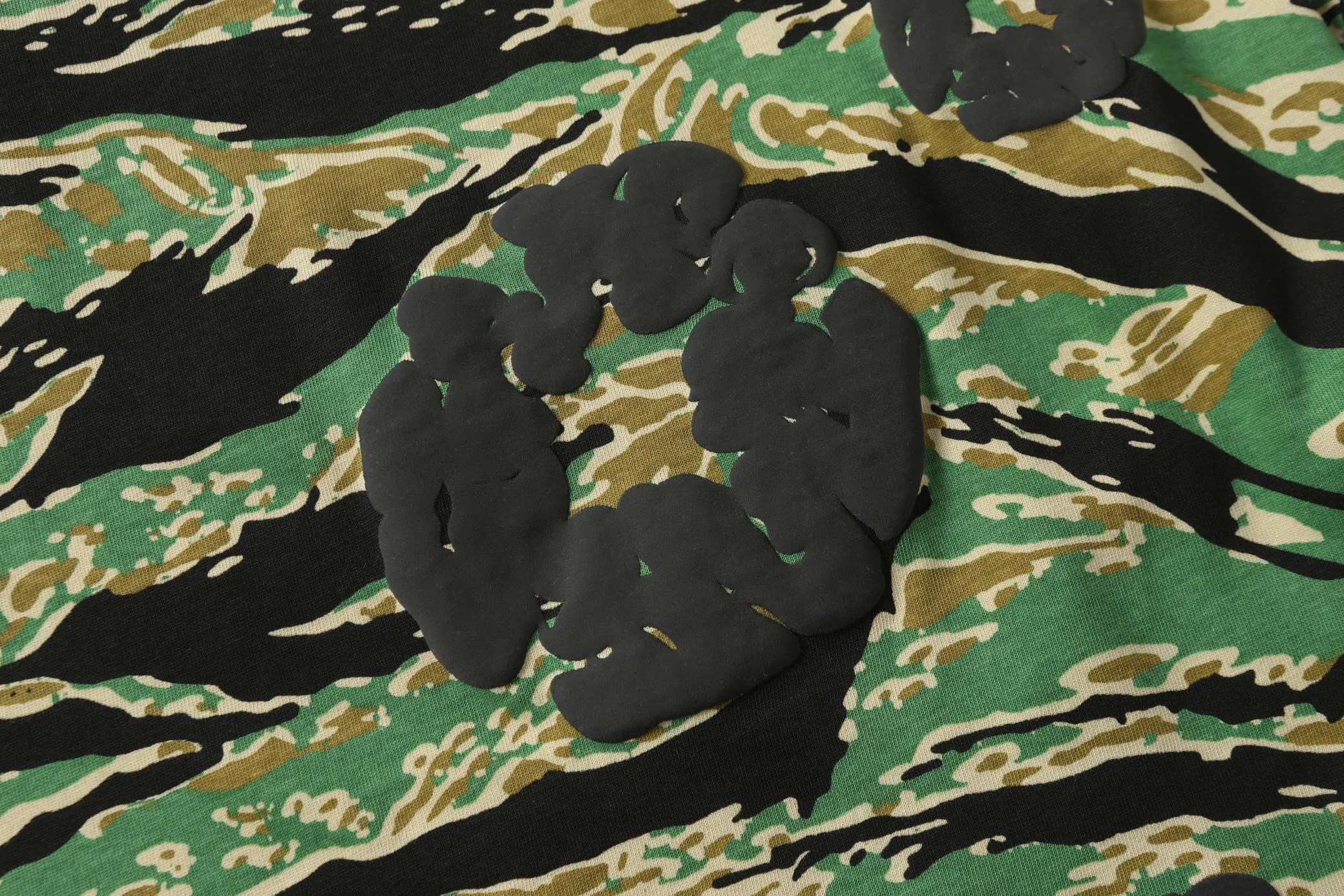 208# DENIM TEARS Kapok European and American trendy brand high quality foam flocking camouflage printed short-sleeved suit Color Camouflage blue Camouflage powder Camouflage gray Camouflage apricot Camouflage green Size S-XL